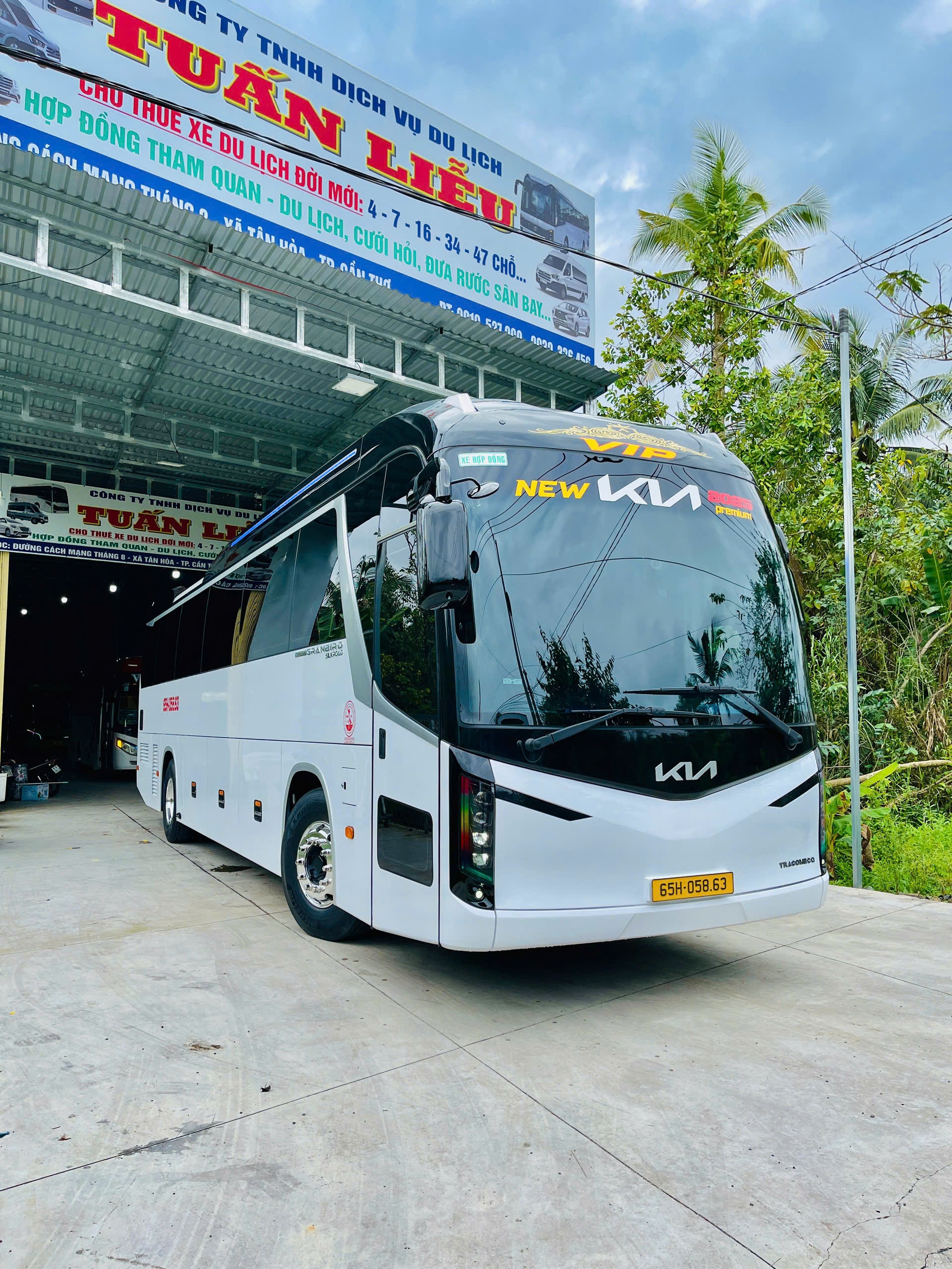 hình xe 45 chỗ của tuấn liễu